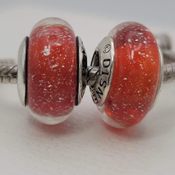 Pandora pair of Snow White signature, Murano glass beads. - Picture 2 of 8
